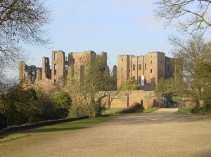 Kenilworth_Castle_gatehouse_landscape